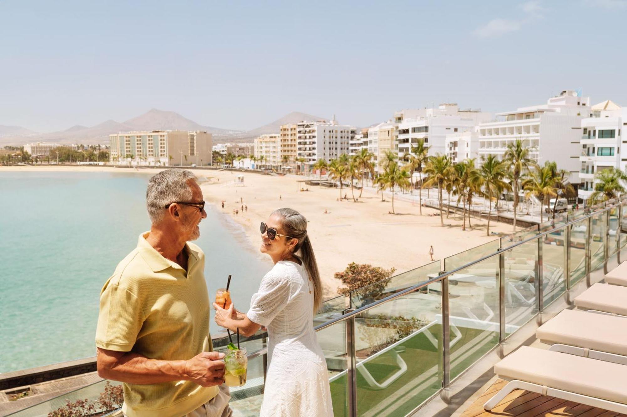 Arrecife Gran Hotel&Spa Arrecife (Lanzarote) Exterior foto Tourists on Fuerteventura