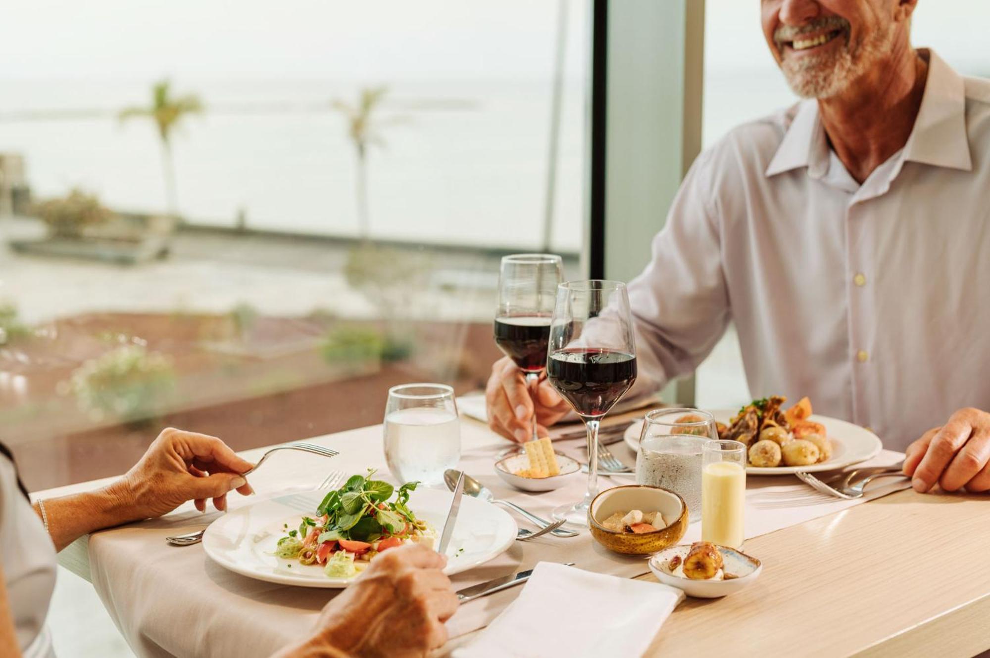 Arrecife Gran Hotel&Spa Arrecife (Lanzarote) Exterior foto A man dining